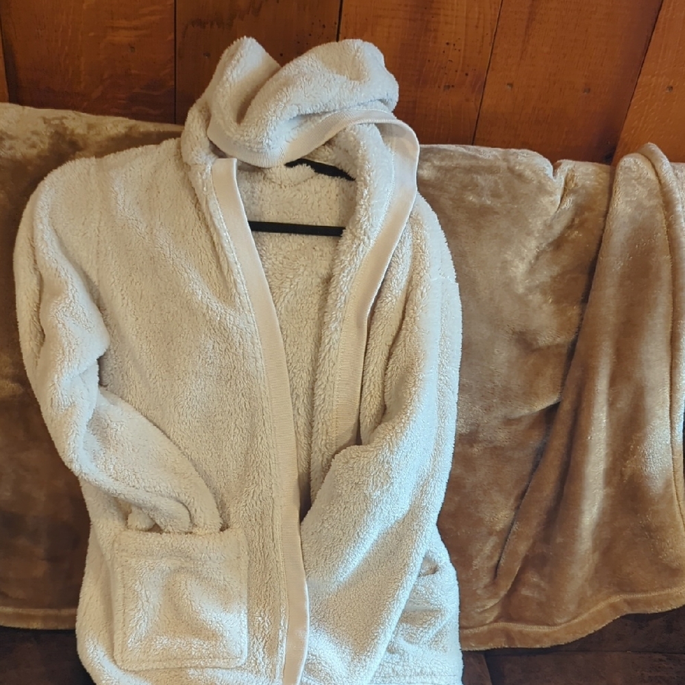 Fuzzy Hooded Lounge Wear Jacket